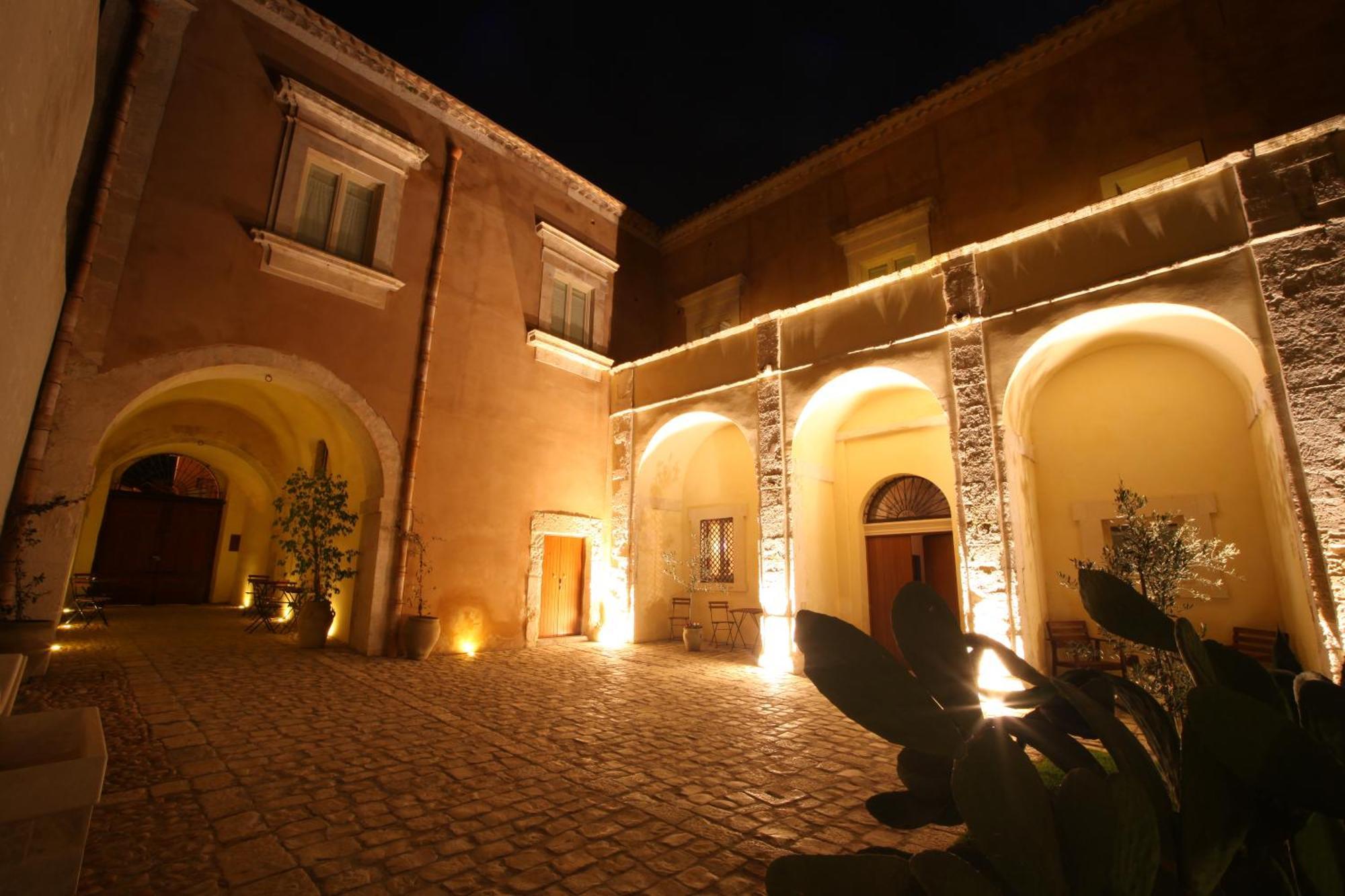 Palazzo Gambuzza Aparthotel Ispica Exterior photo